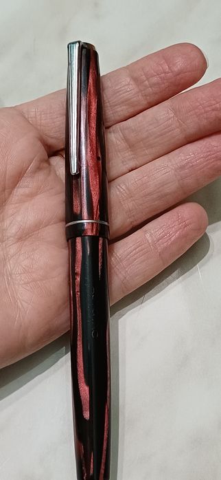 Перьевая ручка Burnham с золотым пером.