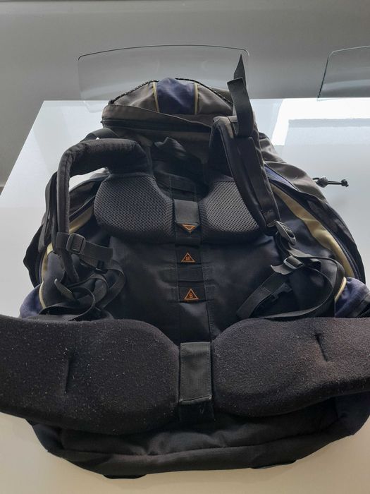 Mochila Quechua 45L com oferta 1 saco cama