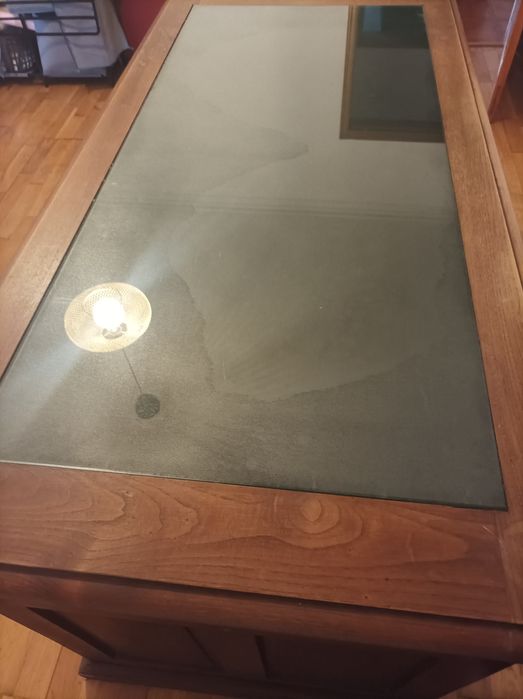 Secretária clássica em madeira de castanho