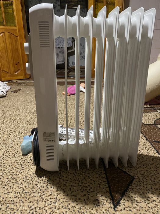 Масляний обігрівач RM-02002E! 9 секцій потужністю 800-1200-2000W