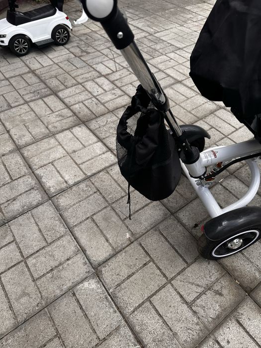 Детский велосипед и коляска