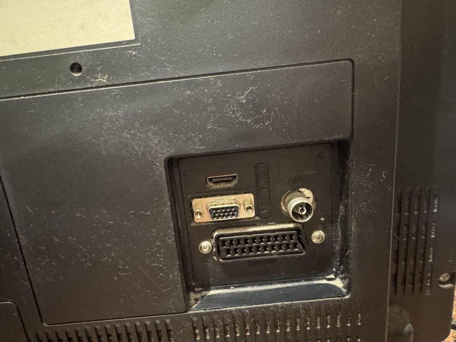 TV schontech com HDMI/VGA
