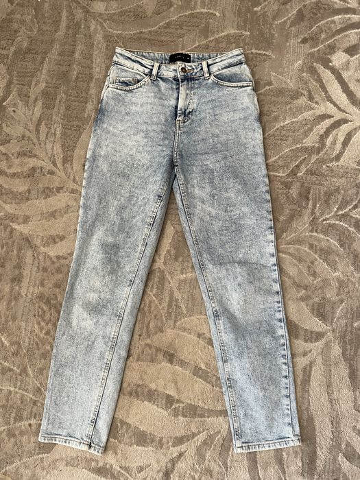 Spodnie jeansowe proste nogawki Mohito