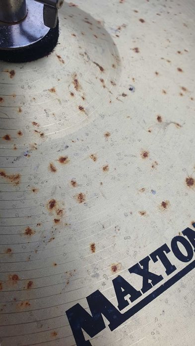 Музичні тарілки MAXTONE на стійці.