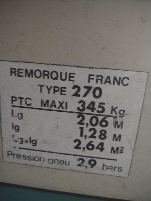Reboque fechado usado