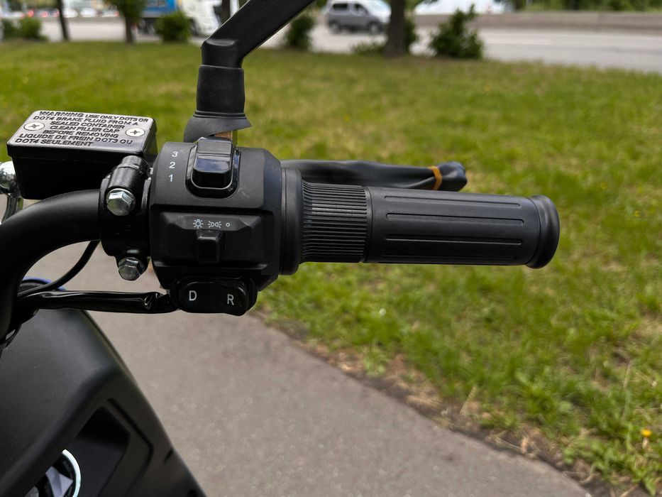 Електроскутер SPARK SP1500E-1