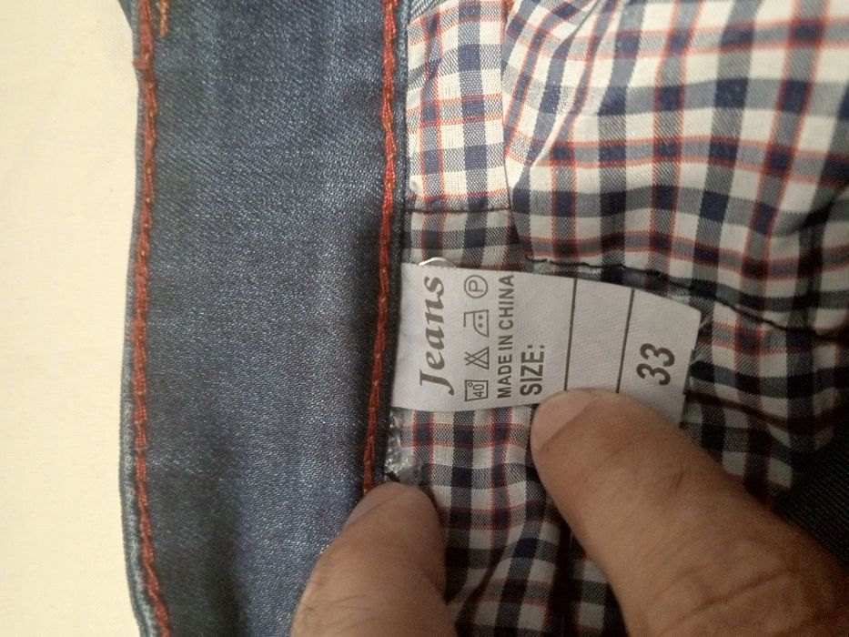 Джинси синього кольору