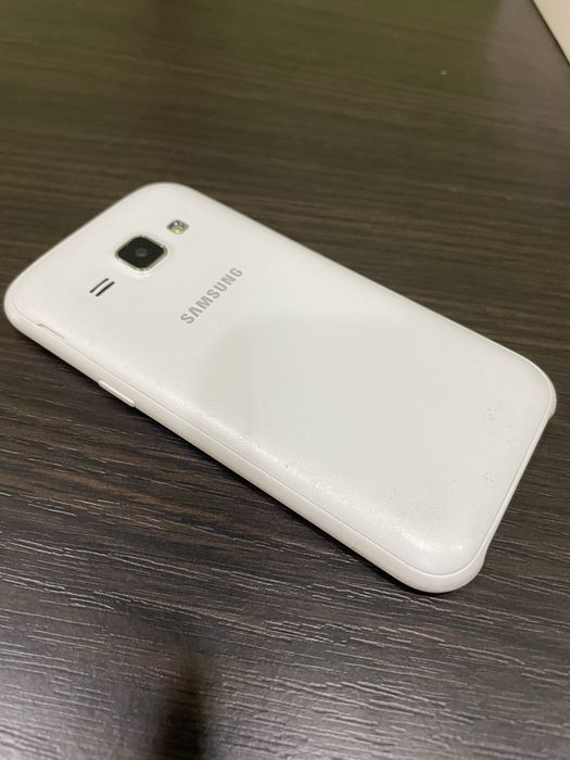 Телефон Samsung Galaxy J1 J100H