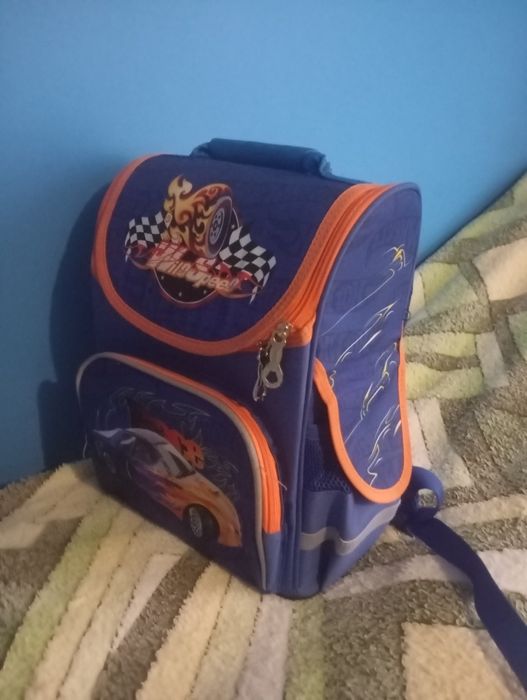 Портфель у школу