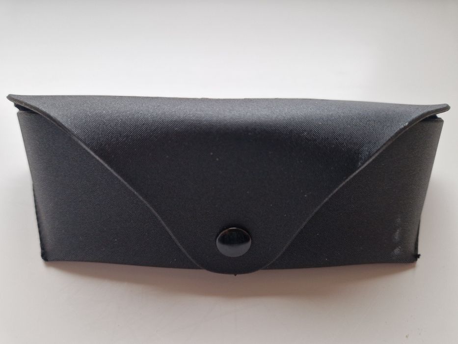 Оригінальний футляр для окулярів.