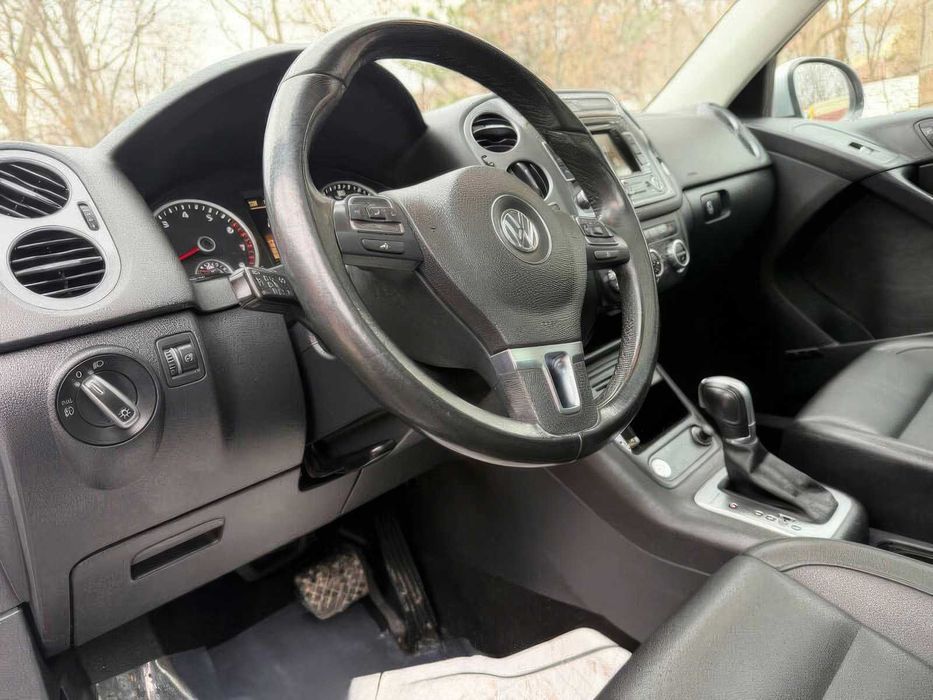 Volkswagen Tiguan      2015