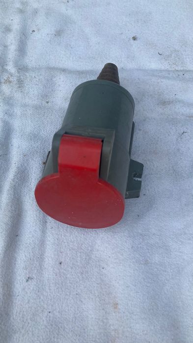 Gniazdo   siłowe   pojedyncze