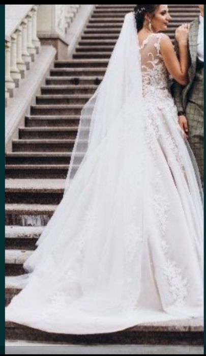 Шикарна весільна сукня  р. M