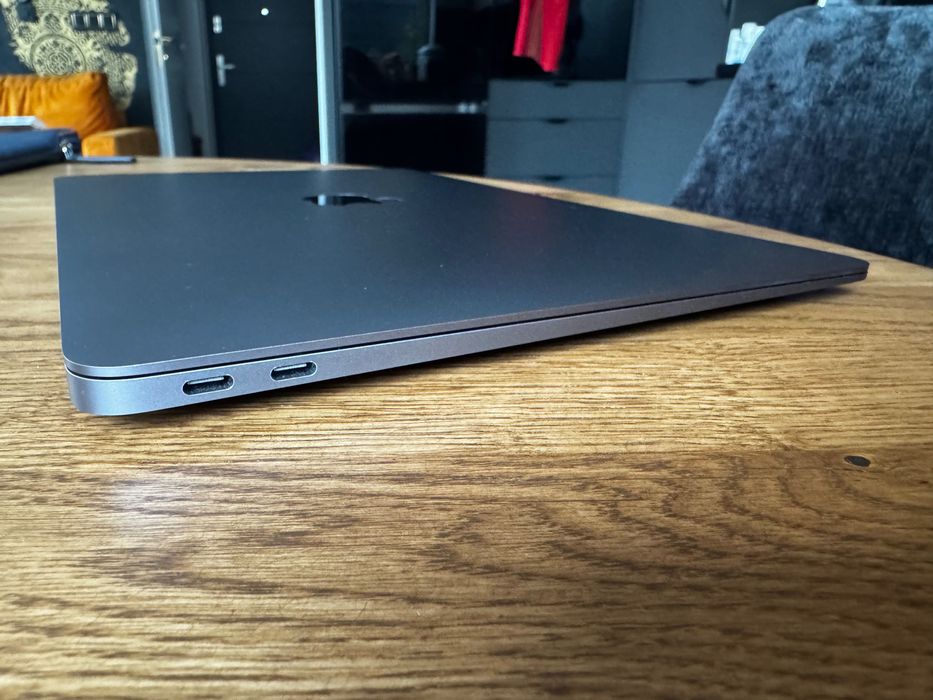 MacBook Air 13,3" 2020 rok Intel i5 8gb ram 512 gb ssd stan jak nowy