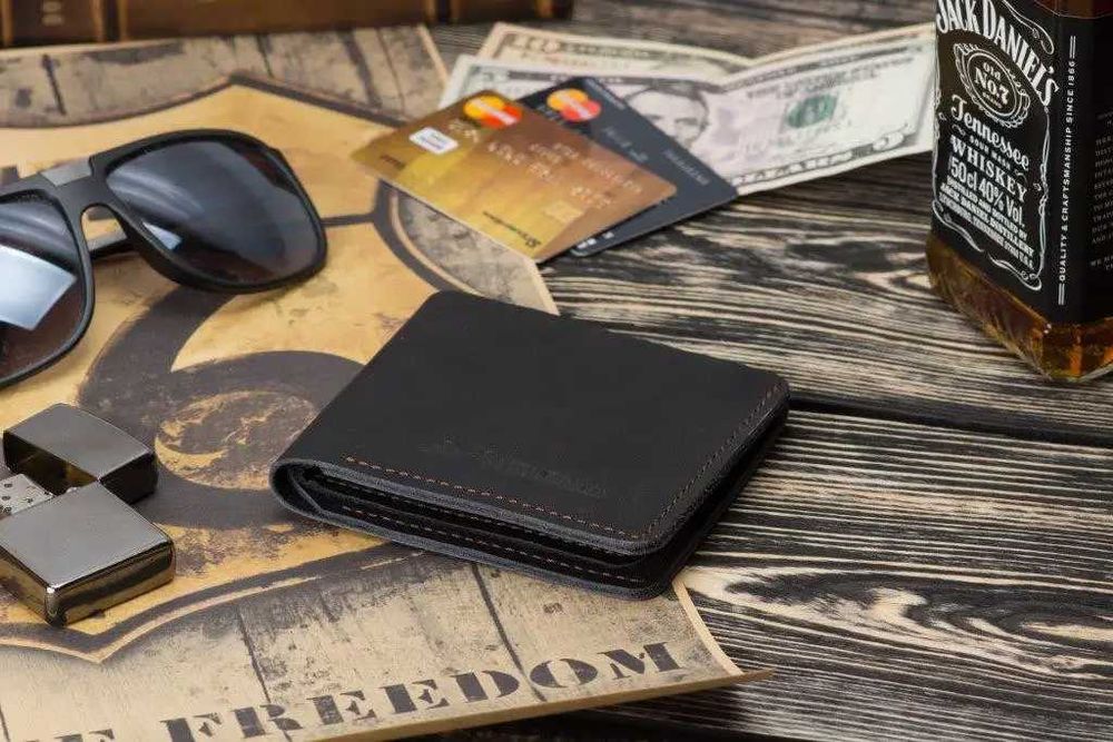 Чорний чоловічий шкіряний гаманець LEGION з натуральної шкіри crazy