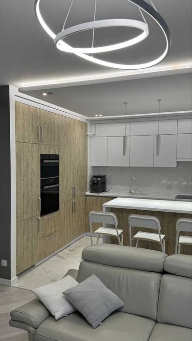 Оренда. вул. Під Голоском. Новобудова. Дизайнерський дорогий ремонт.