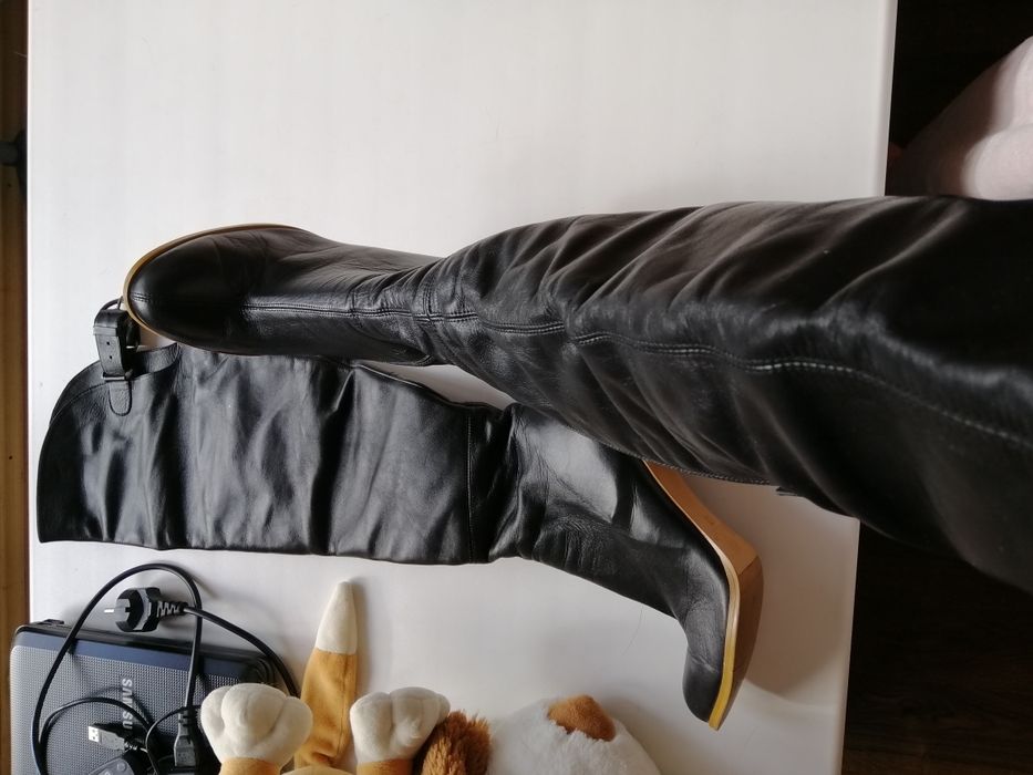 кожаные сапоги ботфорты (внизу утеплённые) хорошего качества