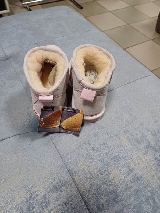 Уги для девочки зима