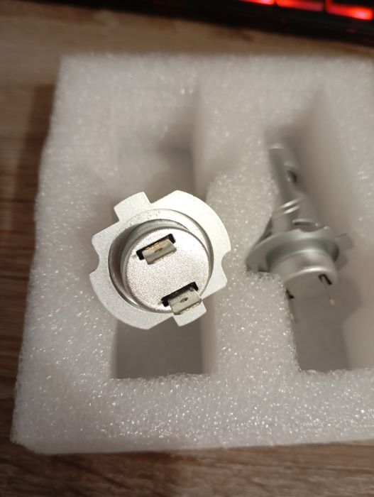 Лед лампи з лінзою та цоколем h7