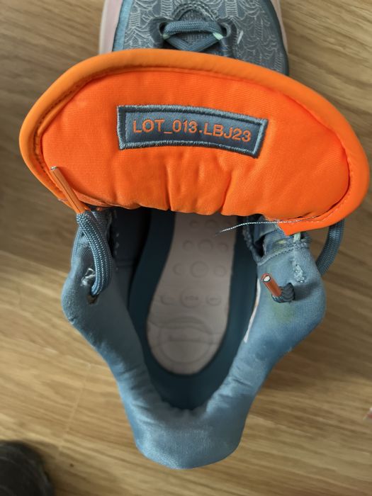Баскетбольні кросівки nike lebron 23 12,5us