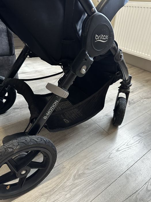 Прогулянкова коляска britax b-motion