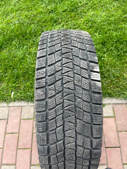 Продам два скати 225/70/15с 110/112r