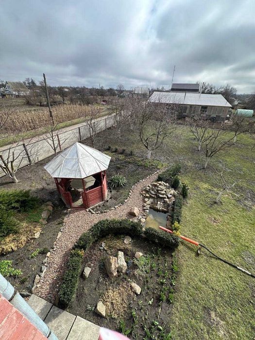 Продаж цегляного двоповерхового будинку в с. Березна