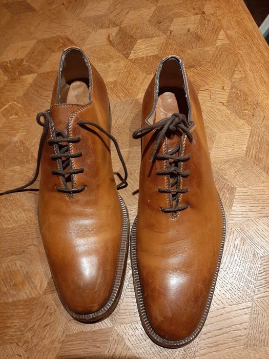 Sapatos em pele feito a mão