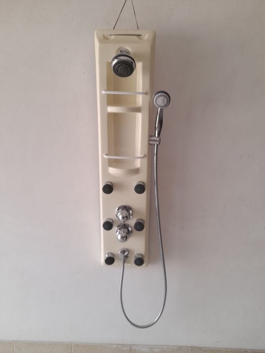 Coluna de chuveiro em fibra de vidro.