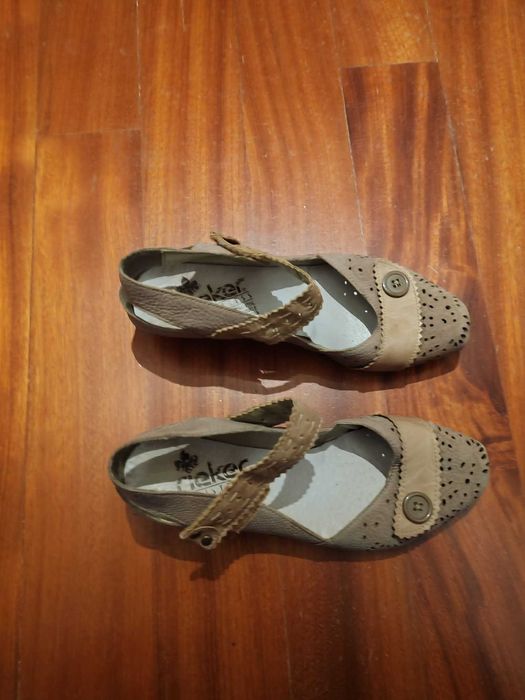 Sapatos em pele genuína da marca Rieker. Como Novos