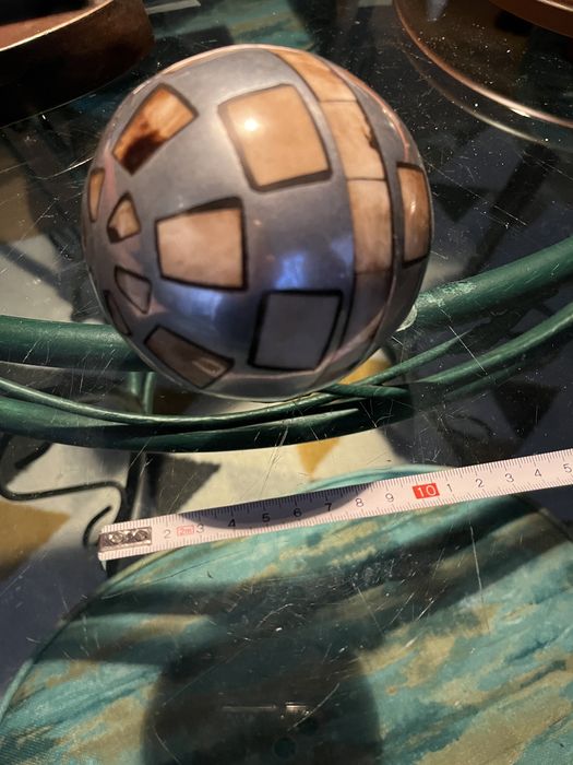 Bola decorativa em madrepérola e metal