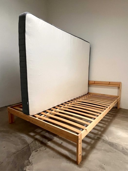 Cama IKEA NEIDEN completa 140x200 c/ colchão - 2 unidades disponíveis.