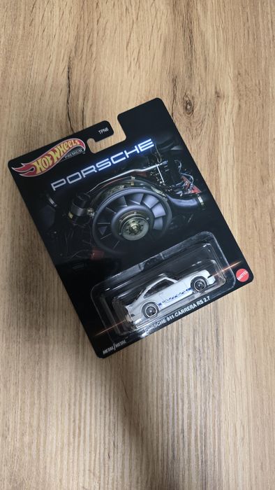 Hot Wheels Premium Porsche 911 Carrera RS 2.7
