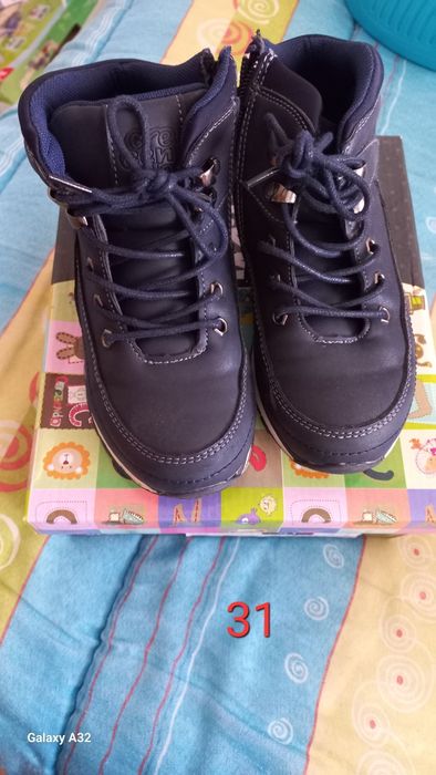 Vários ténis menino