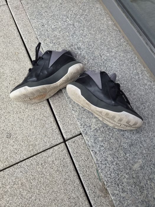 Sapatilhas de basquetebol adidas 32