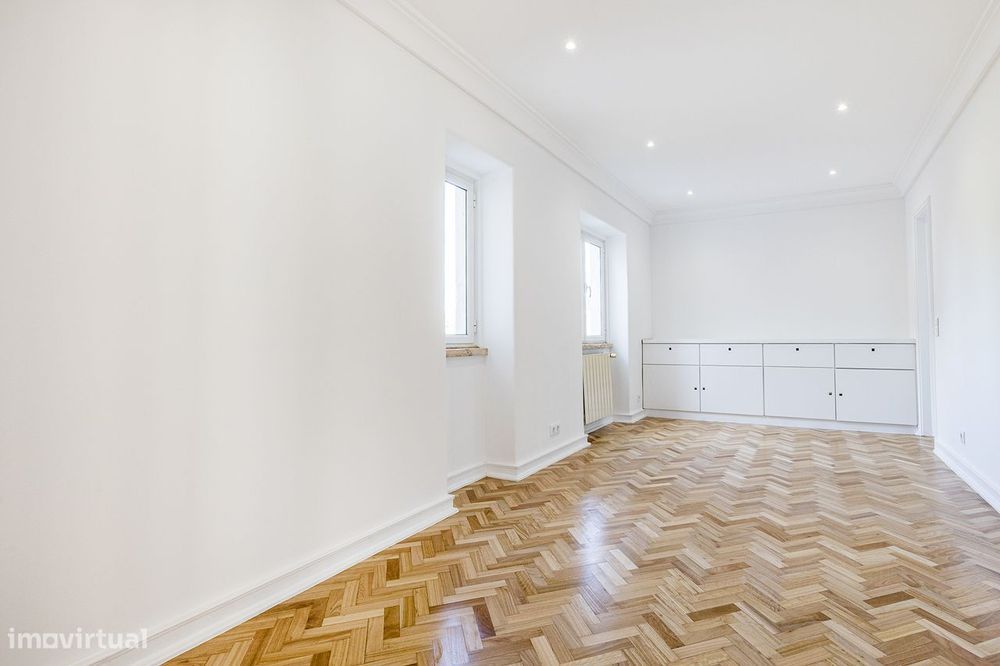 Espetacular apartamento T5 totalmente renovado, na Avenida João XXI
