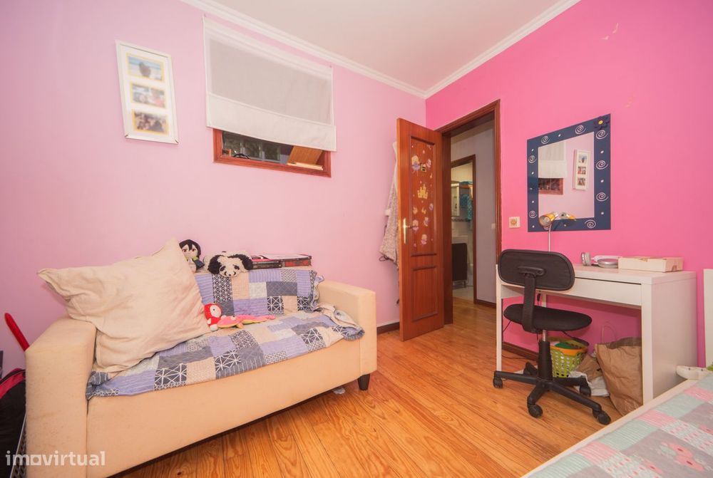 Apartamento T2+1 com cave e espaços adicionais na Tv. Nazaré, Lisboa