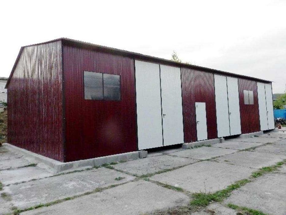Blaszana montowana hala 11×18 m – brązowo/biała