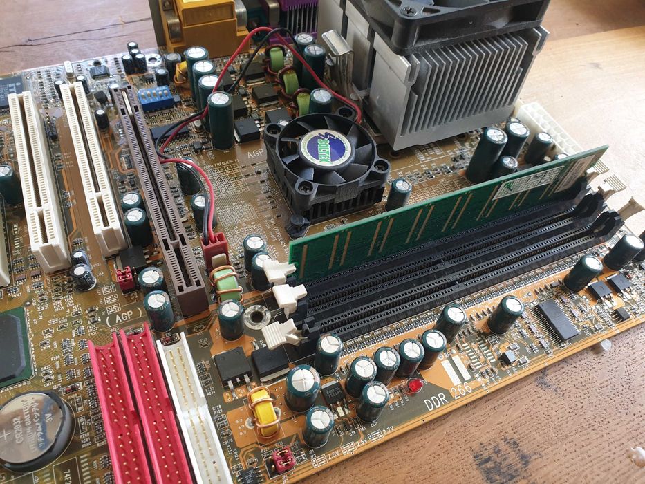 Soltek  SL-75DRV2, Athlon 1700, 256mb ram