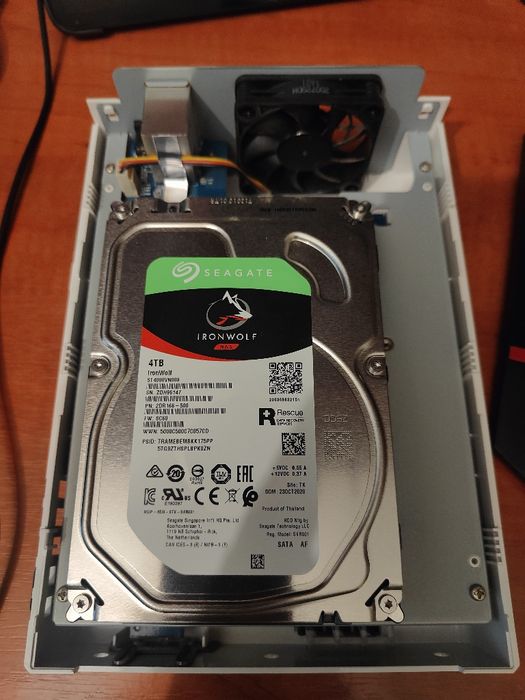 Synology DS120j продаю NAS-сервер