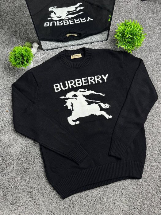 Светр від бренду Burberry