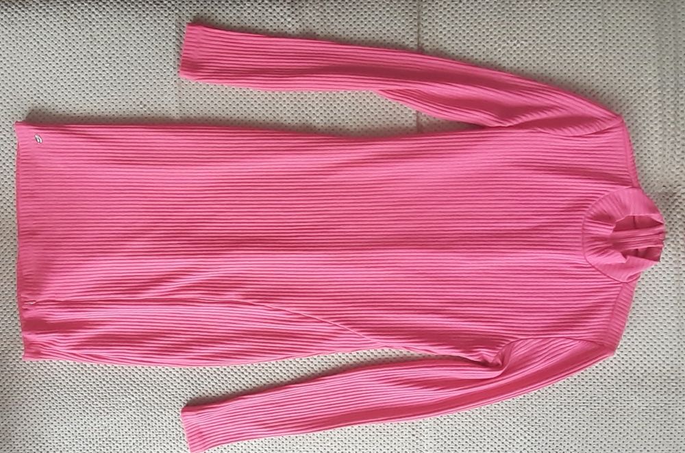 Sukienka firmy Guess