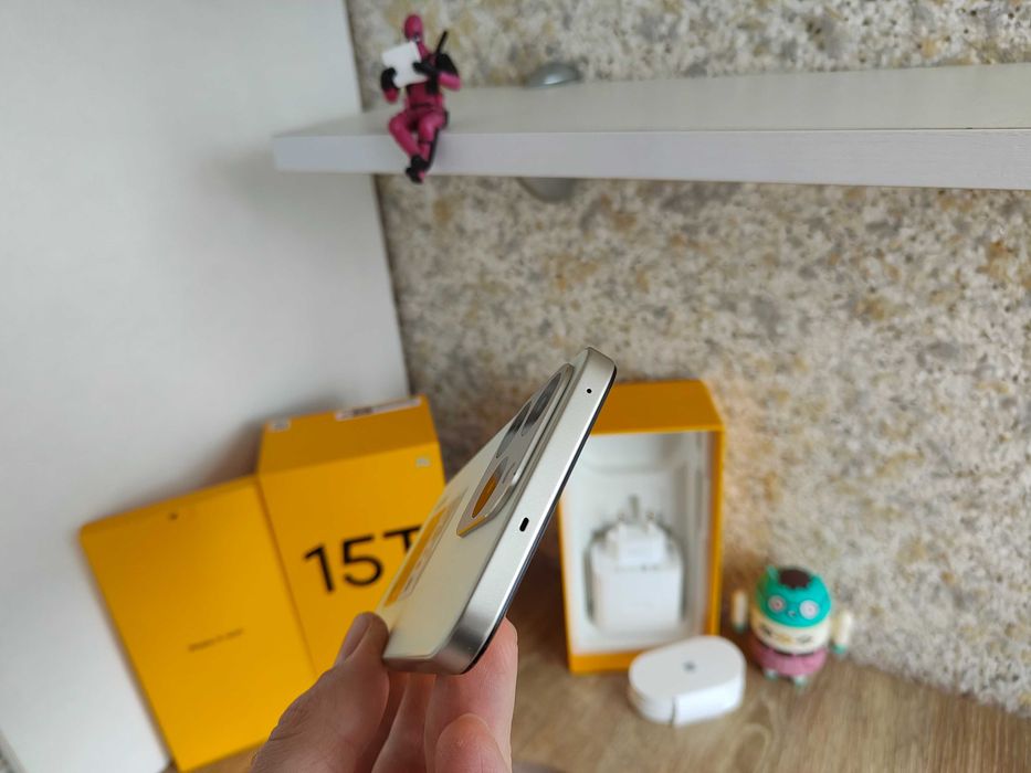 Realme 15T 5G 8/128ГБ, 6.57" AMOLED, 7000мАг, 50мп  NFC, стерео Новий
