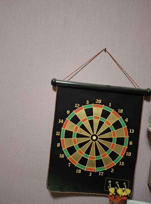 Дартс на стіну, магнітний.