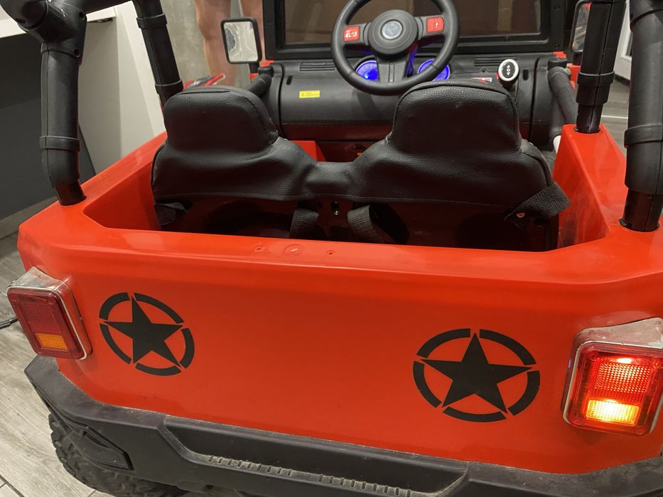 Sprzedam samochód dzieciecy Jeep 2os