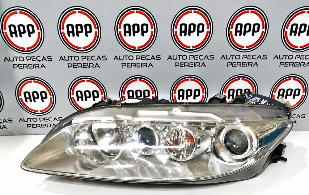 Farol esquerdo  Xenon Mazda 6 de 2007. Precisa polimento