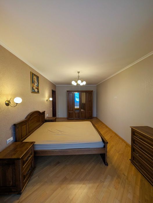 Оренда просторої Трикімнатної квартири біля Veles Mall _RR