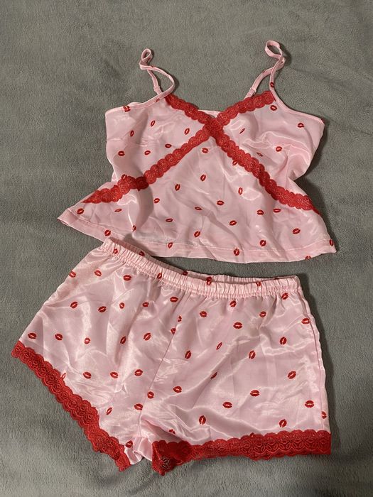 Піжама нова з принтом поцілунків