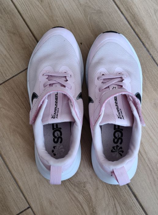 Кросівки Nike для дівчинки