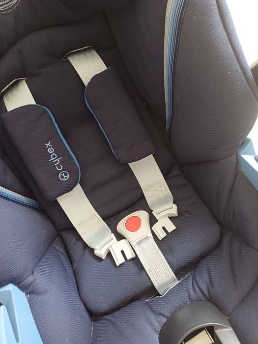 Fotelik z bazą Cybex Aton 5 i baza 2fix